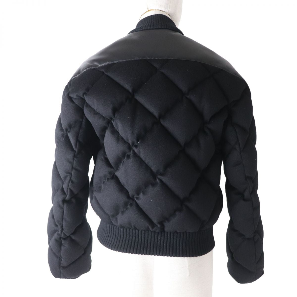 HERMES Down jacket Main: 100% cashmere, Part: Sheepskin, Part: Leather, Filling: 90% down, Filling: 10% feather, Rib part: 90% cashmere, 9% nylon, 1% polyurethane, Part: 100% polyester black Women 34 Used