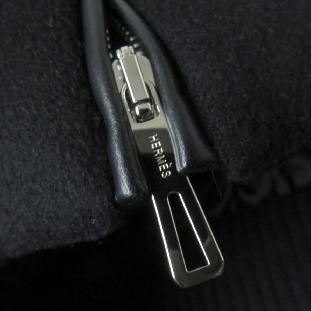 HERMES Down jacket Main: 100% cashmere, Part: Sheepskin, Part: Leather, Filling: 90% down, Filling: 10% feather, Rib part: 90% cashmere, 9% nylon, 1% polyurethane, Part: 100% polyester black Women 34 Used