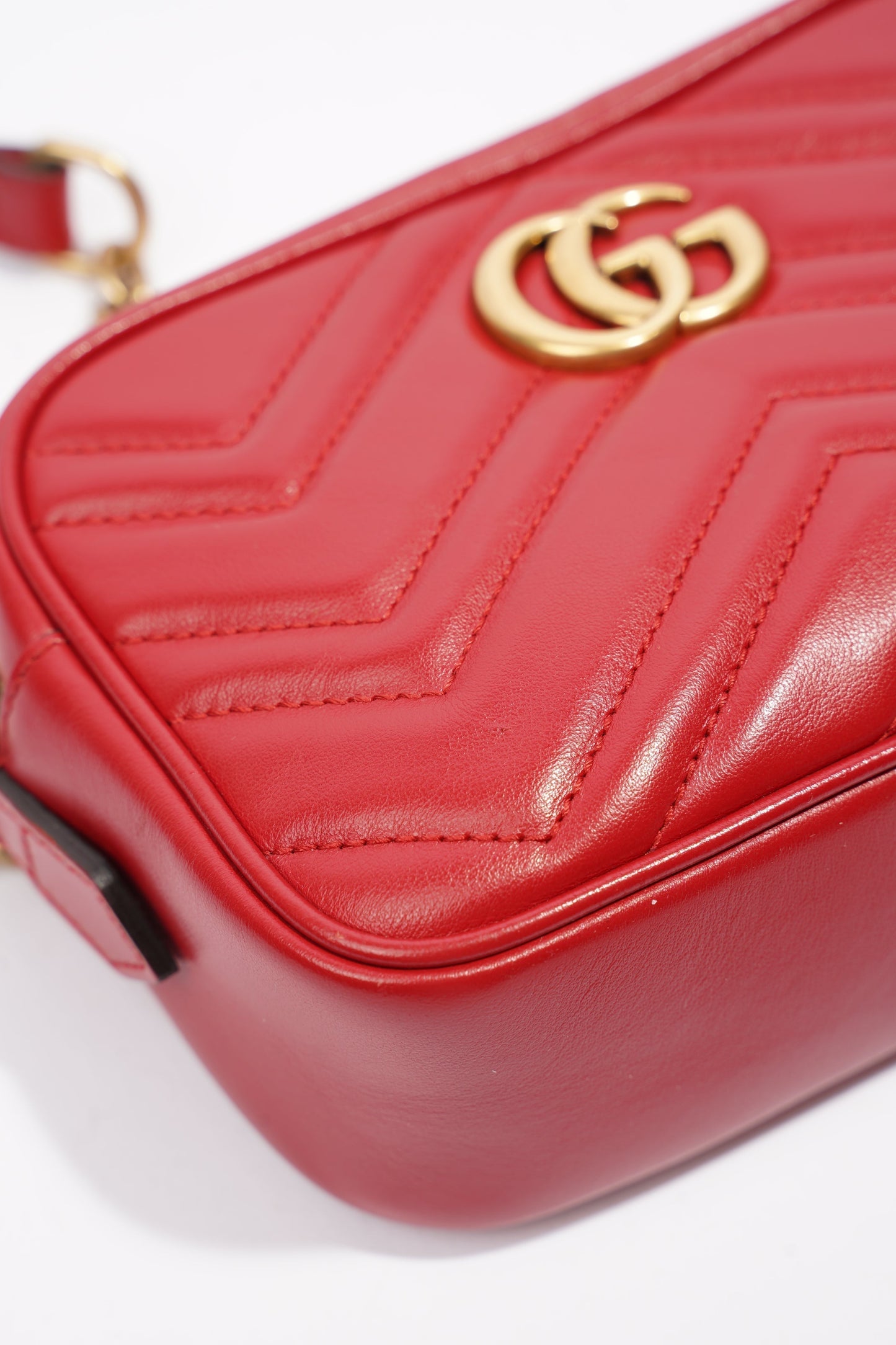 Gucci Marmont Zip Bag Red / Gold Matelasse Leather Mini