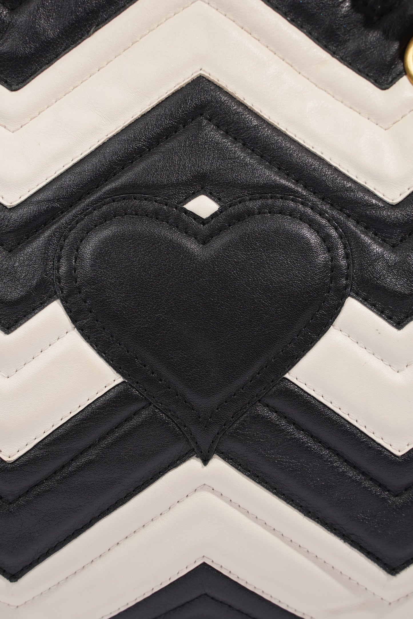 Gucci GG Marmont Zig Zag Black / White Matelasse Leather Medium