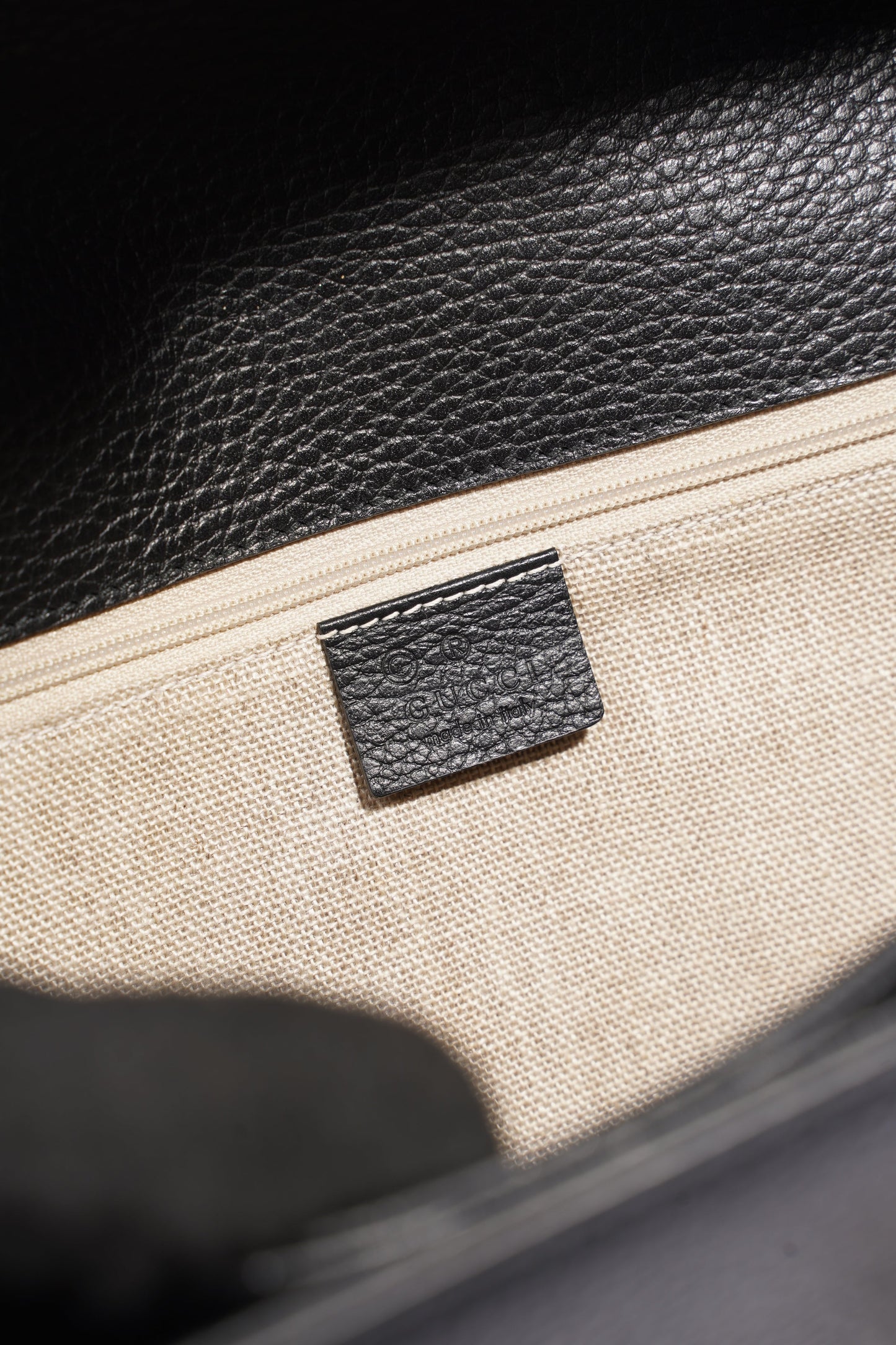 Gucci Interlocking G Black Leather Medium