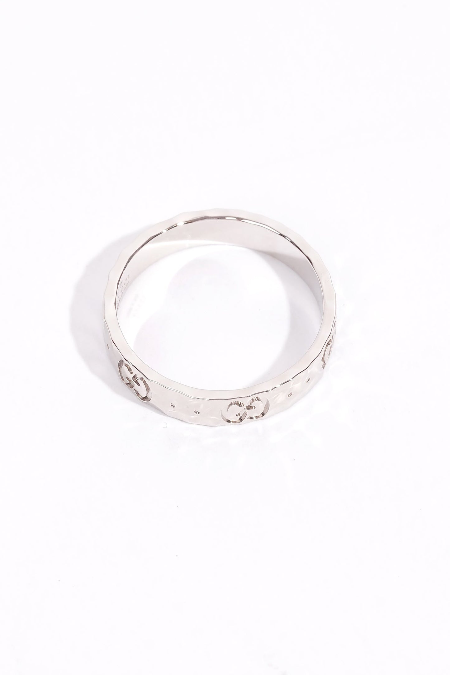 Gucci Hammered ring band silver White Gold