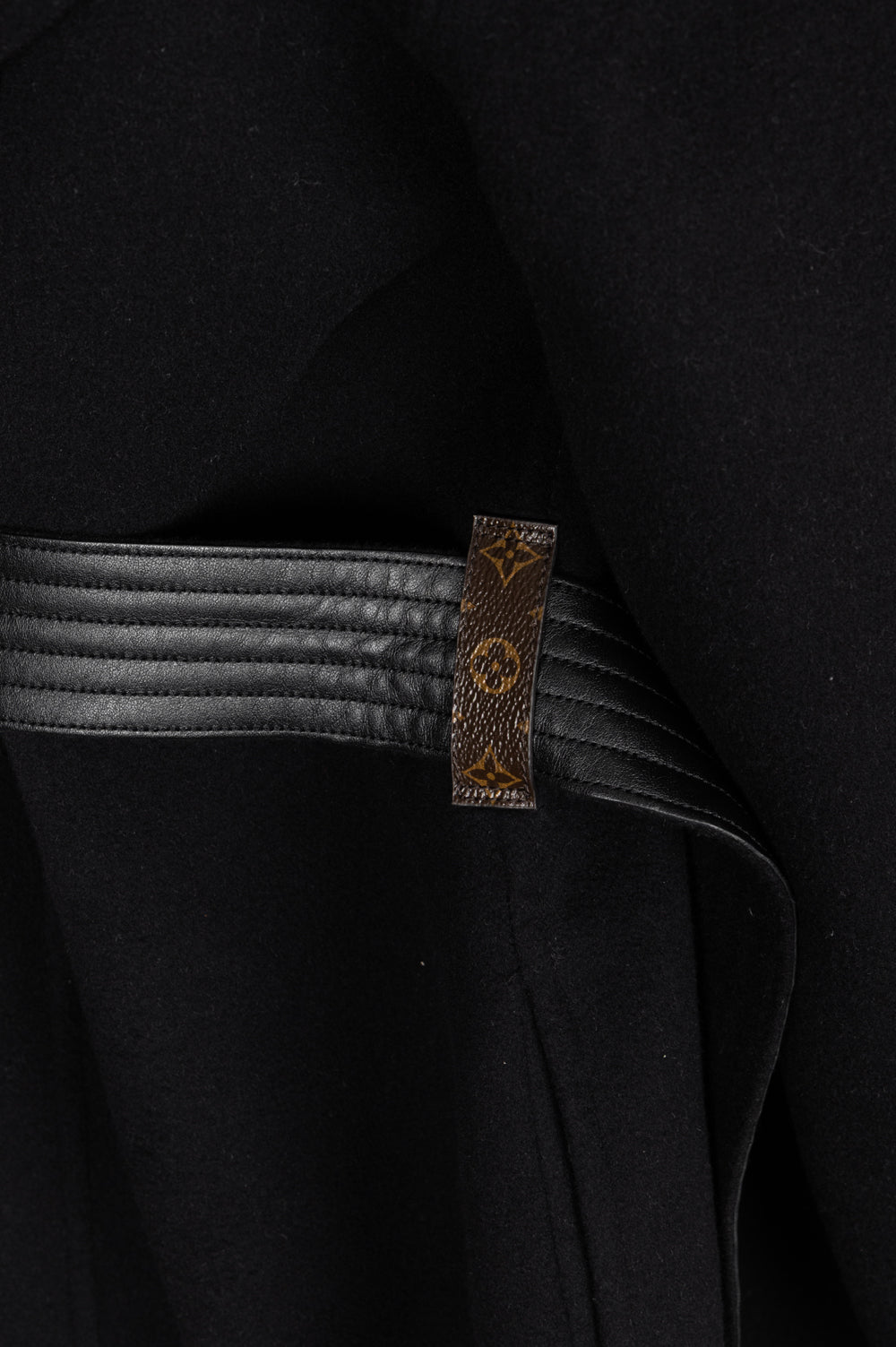 LOUIS VUITTON Belted Coat Wool MNG Black