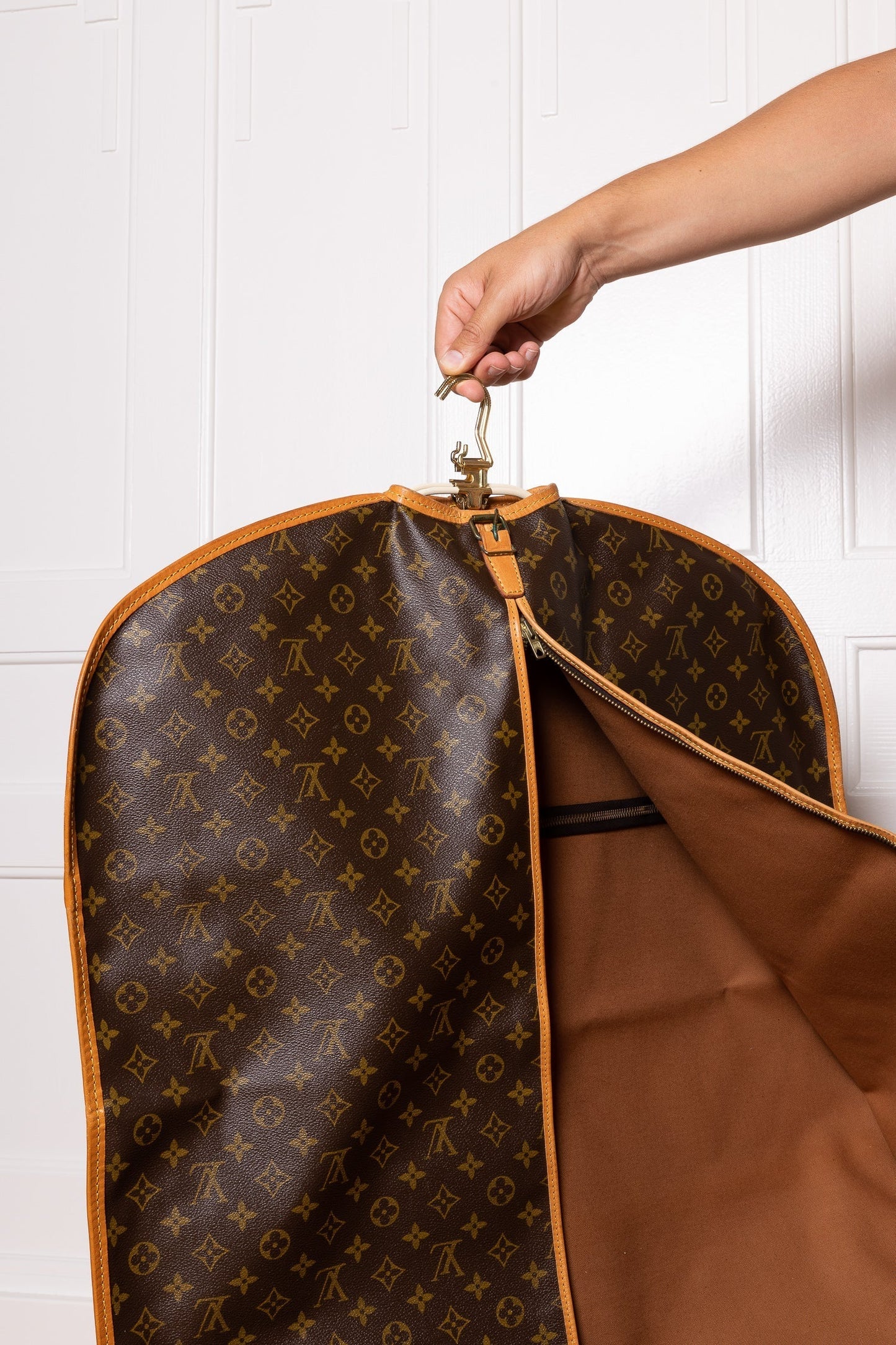 LOUIS VUITTON Garment Cover