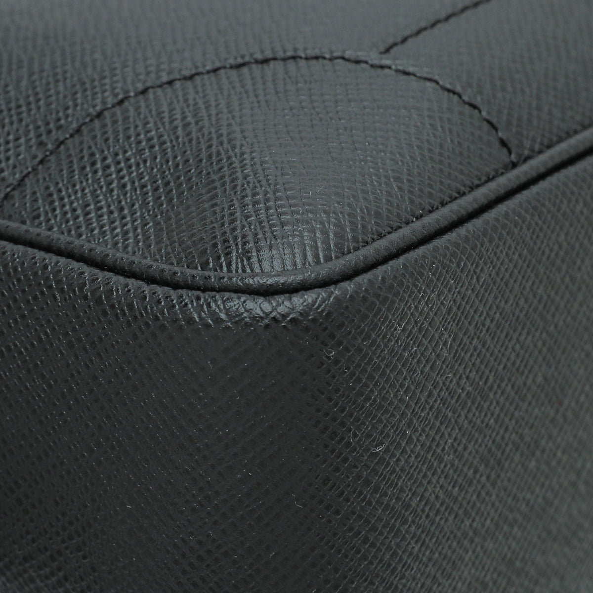 Louis Vuitton Black Taiga Ardoise Pavel Clutch