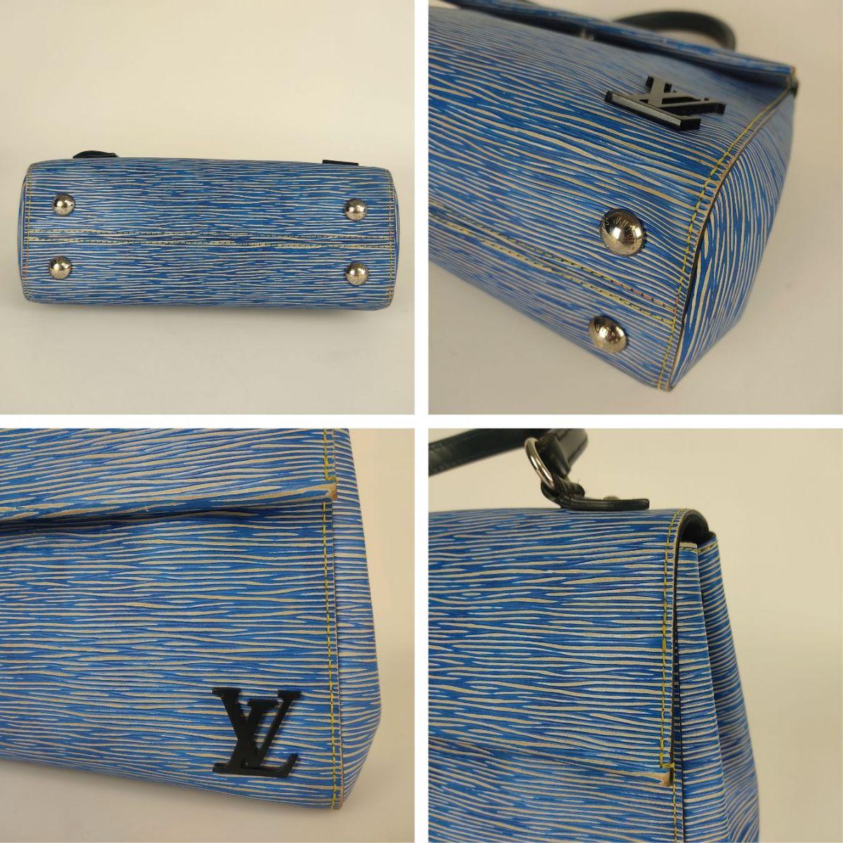 LOUIS VUITTON Cluny bag in light blue epi leather