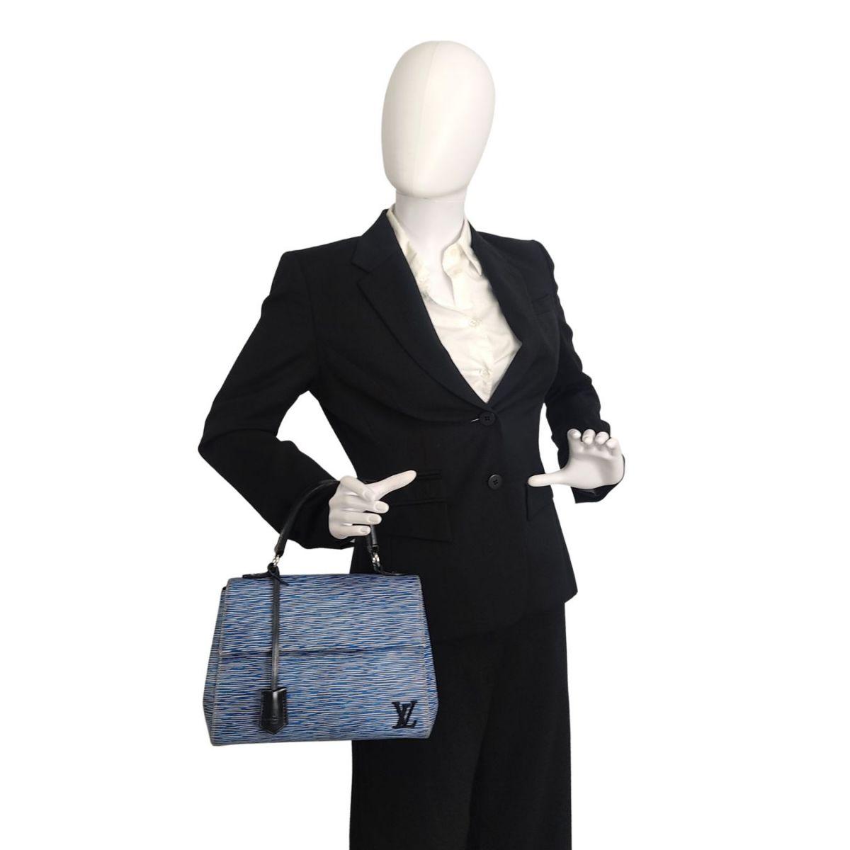 LOUIS VUITTON Cluny bag in light blue epi leather