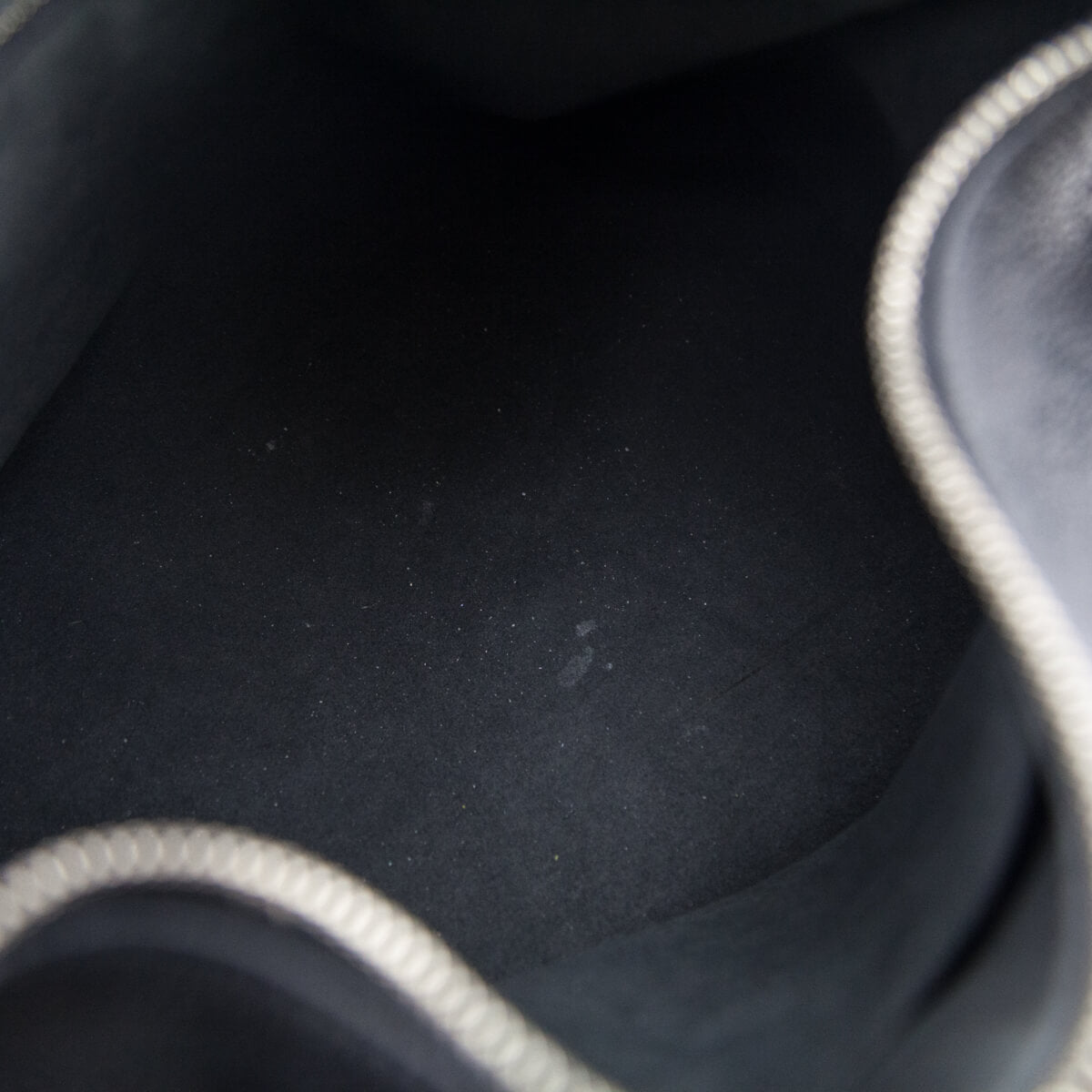 Louis Vuitton Black Mahina Beaubourg Hobo MM