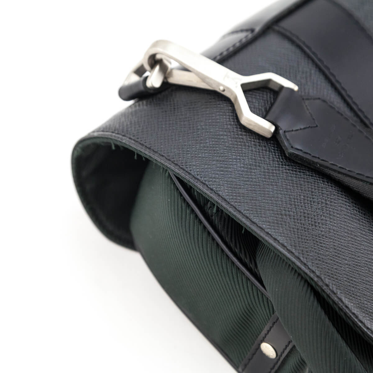 Louis Vuitton Black Taiga Gibeciere Garment Bag