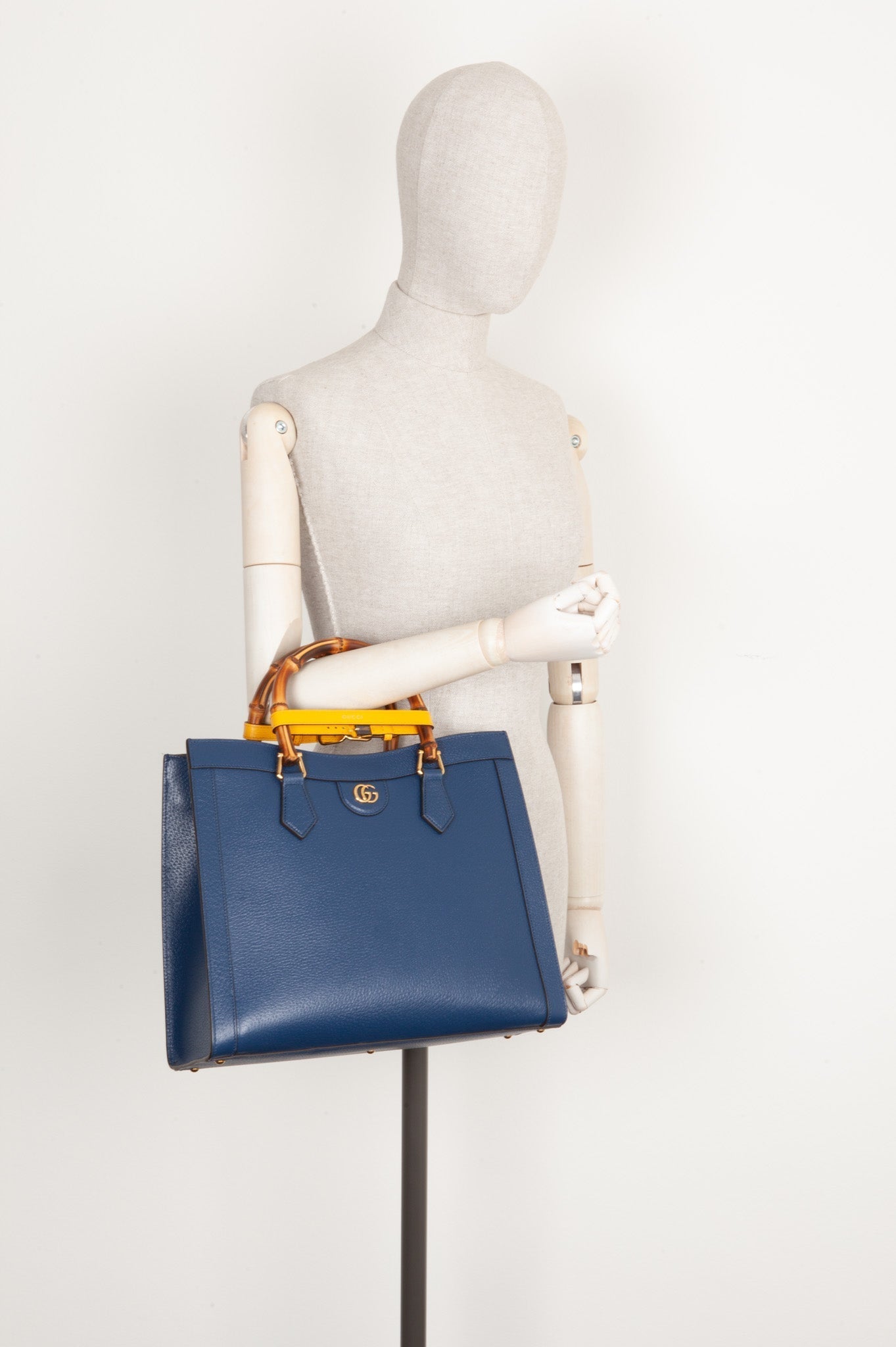 GUCCI Diana Bag Medium Blue