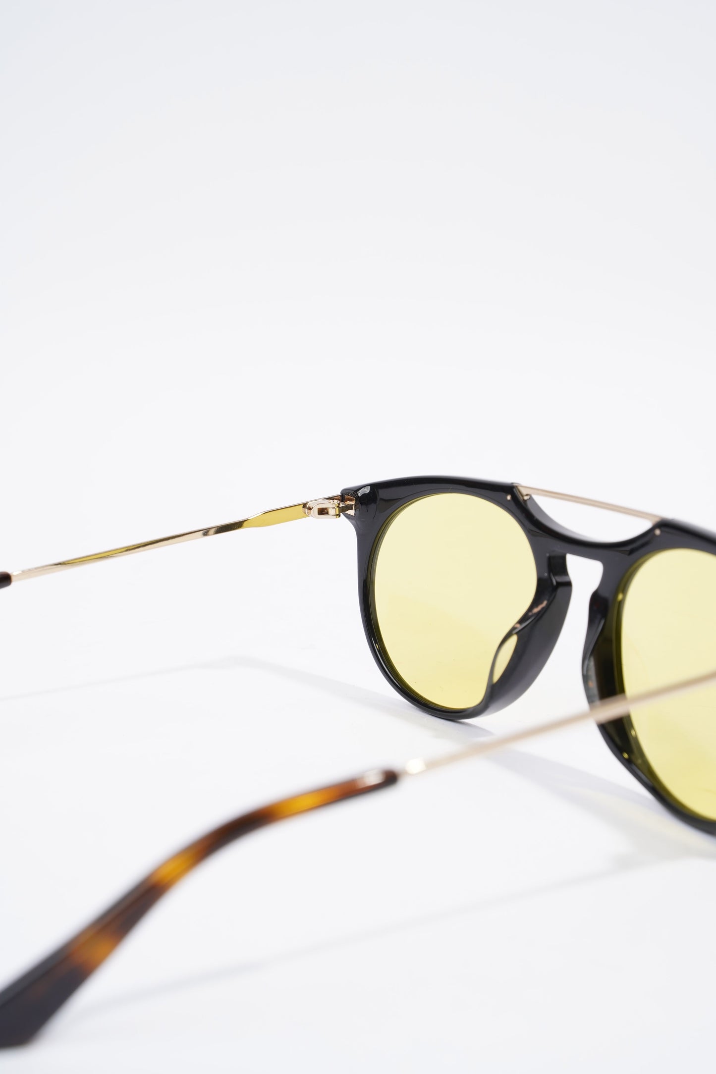 Gucci Yellow Frame Sunglasses Black / Gold / Brown Acetate 53mm 21mm
