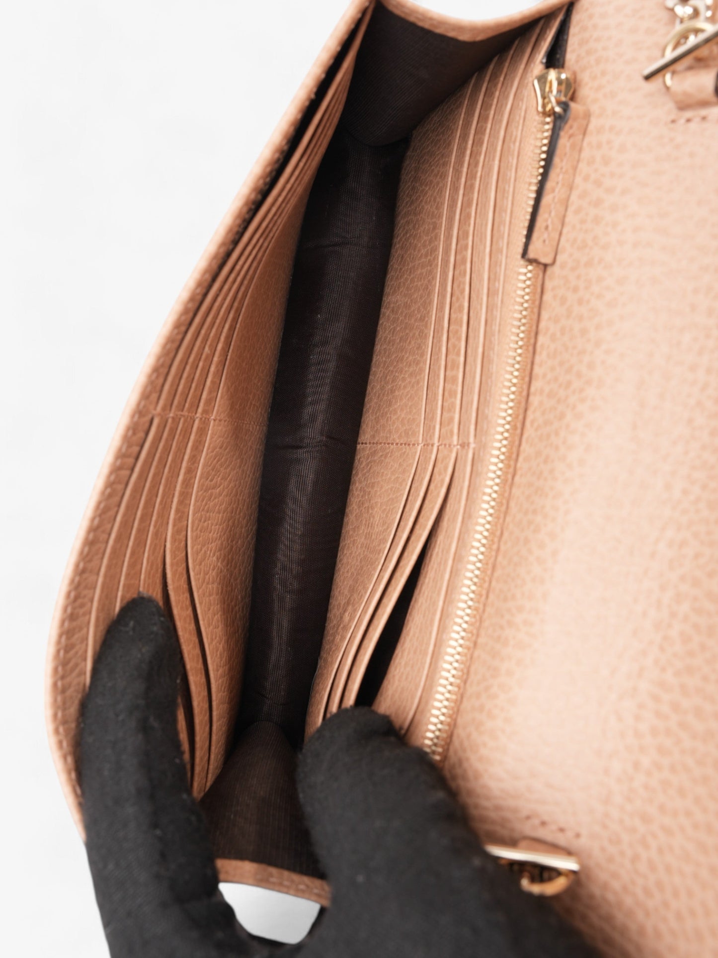Gucci Interlocking G Chain Wallet Warm Taupe Leather
