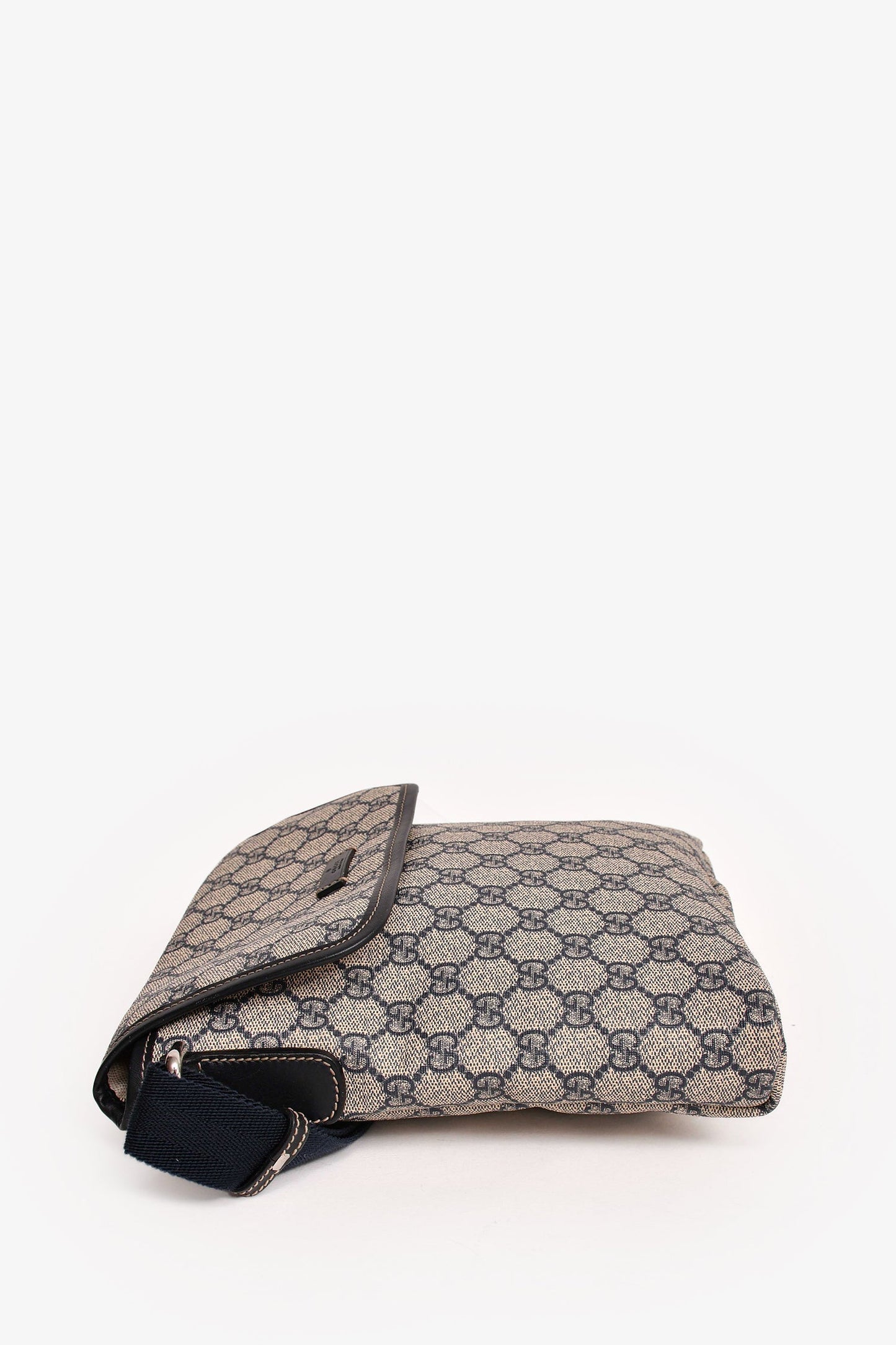Gucci Cream/Navy GG Supreme Messenger Bag