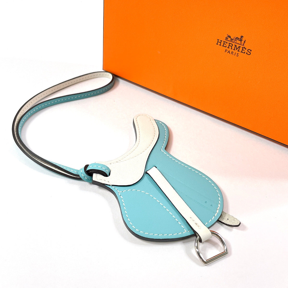 HERMES charm Swift white paddock cell
