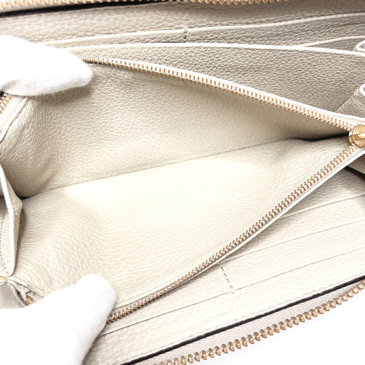 GUCCI Long Wallet Purse 658691 leather beige logo Zip Around unisex Used