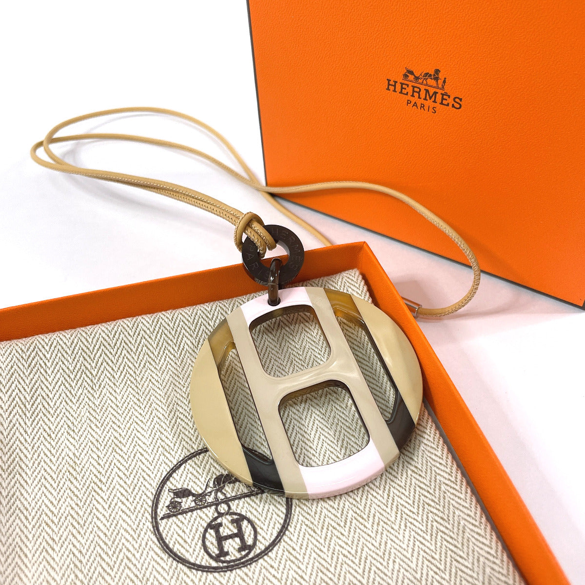 HERMES Necklace H057087FL22 Buffalo Horn, Lacquer beige H Equip