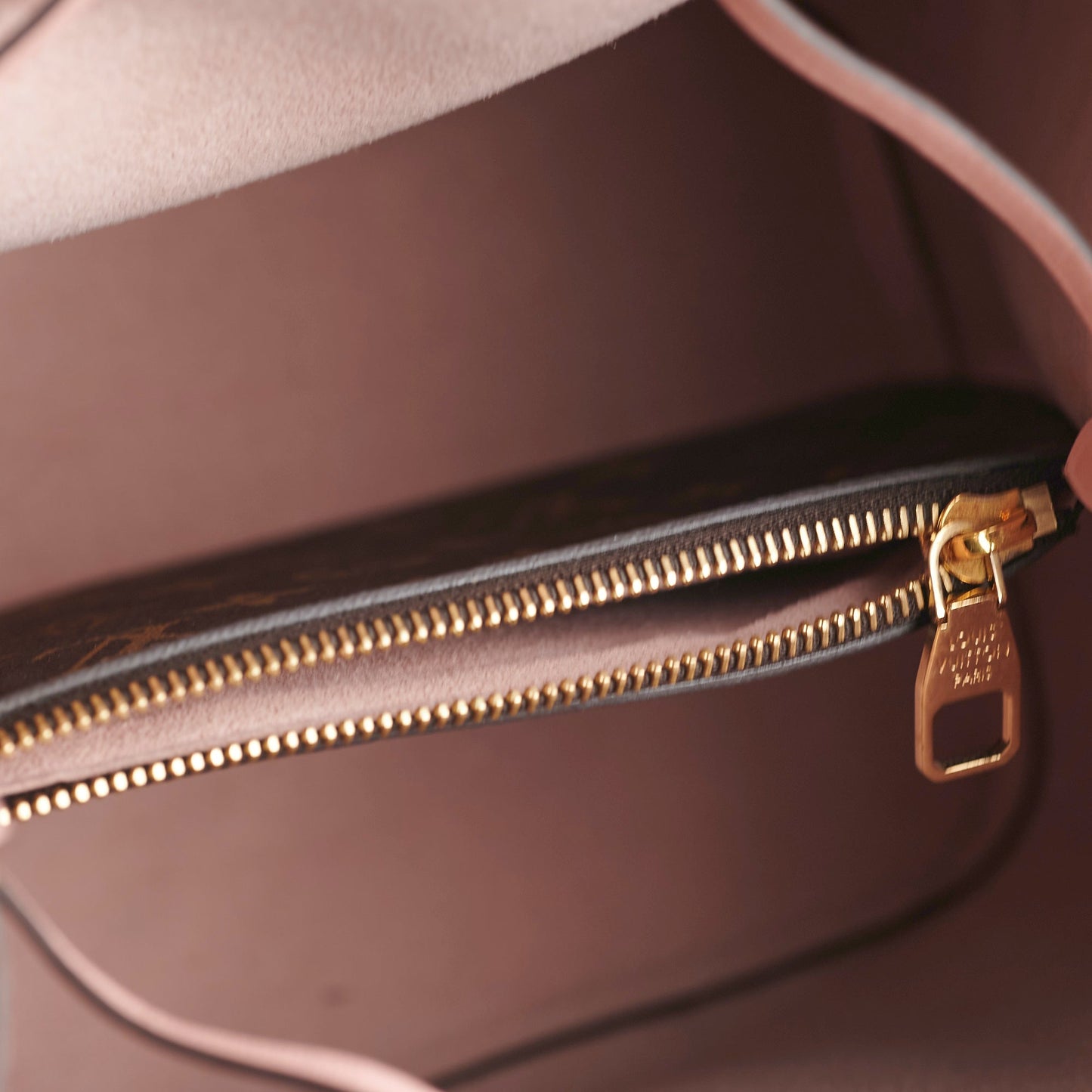 ITEM 26 - Louis Vuitton Neo Noe Monogram