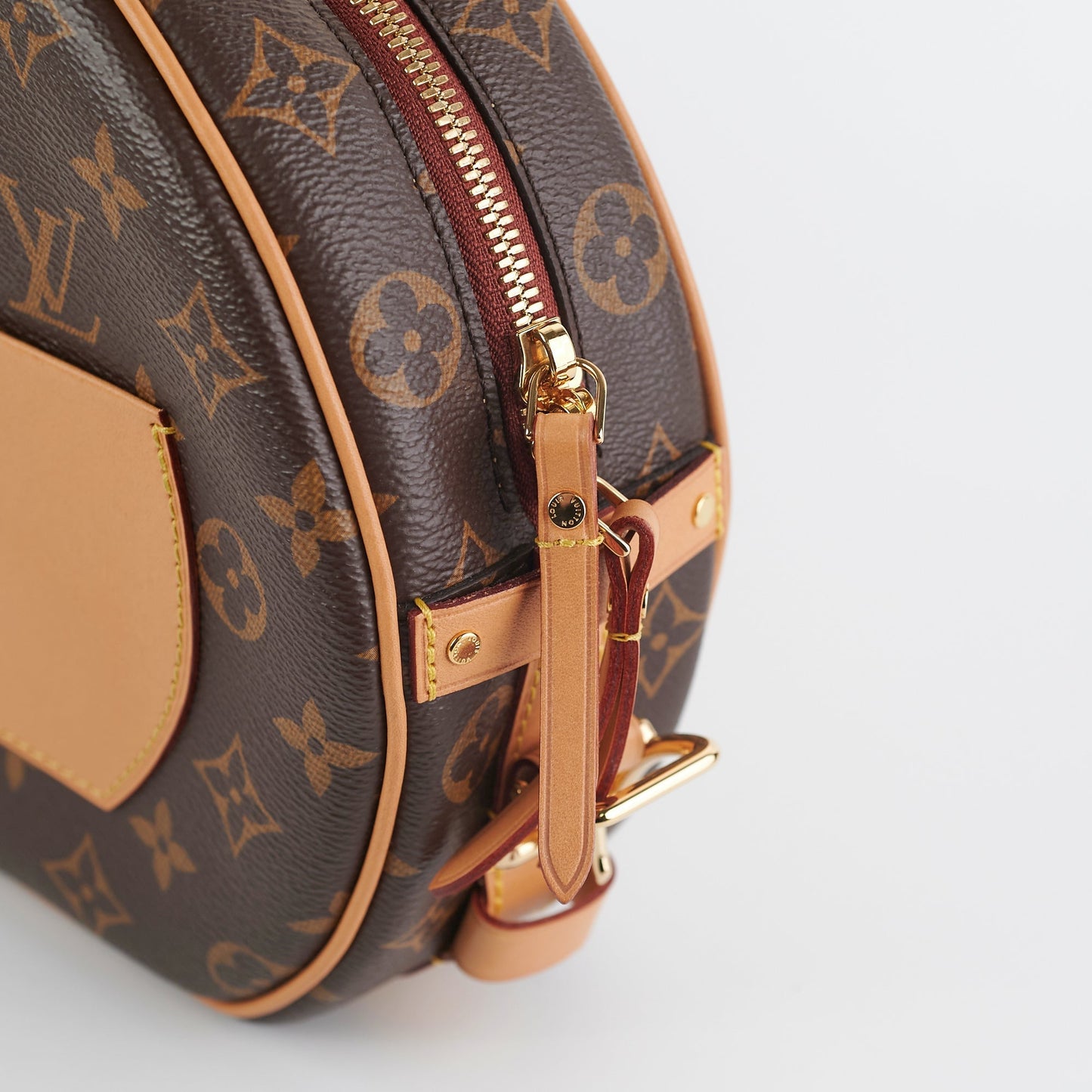 ITEM 29 - Louis Vuitton Boite Chapeau Souple MM Monogram