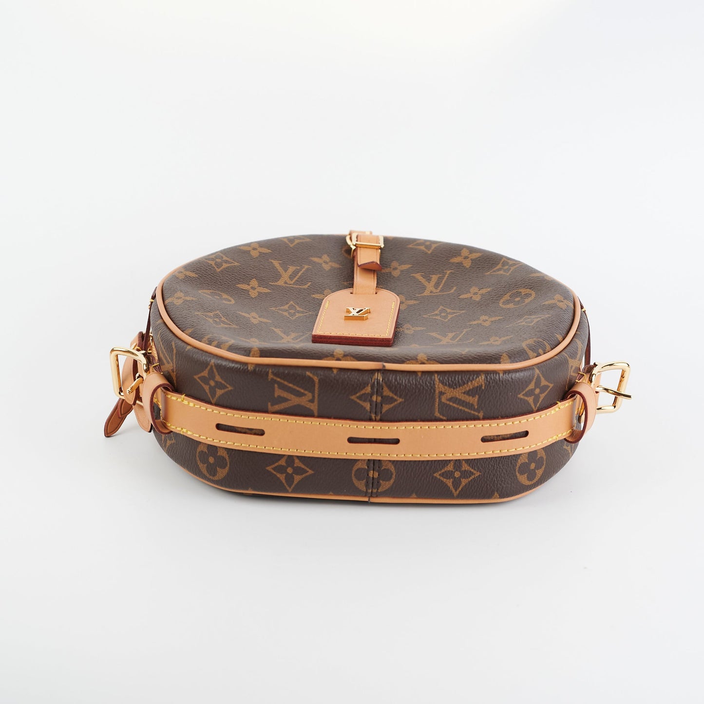 ITEM 29 - Louis Vuitton Boite Chapeau Souple MM Monogram