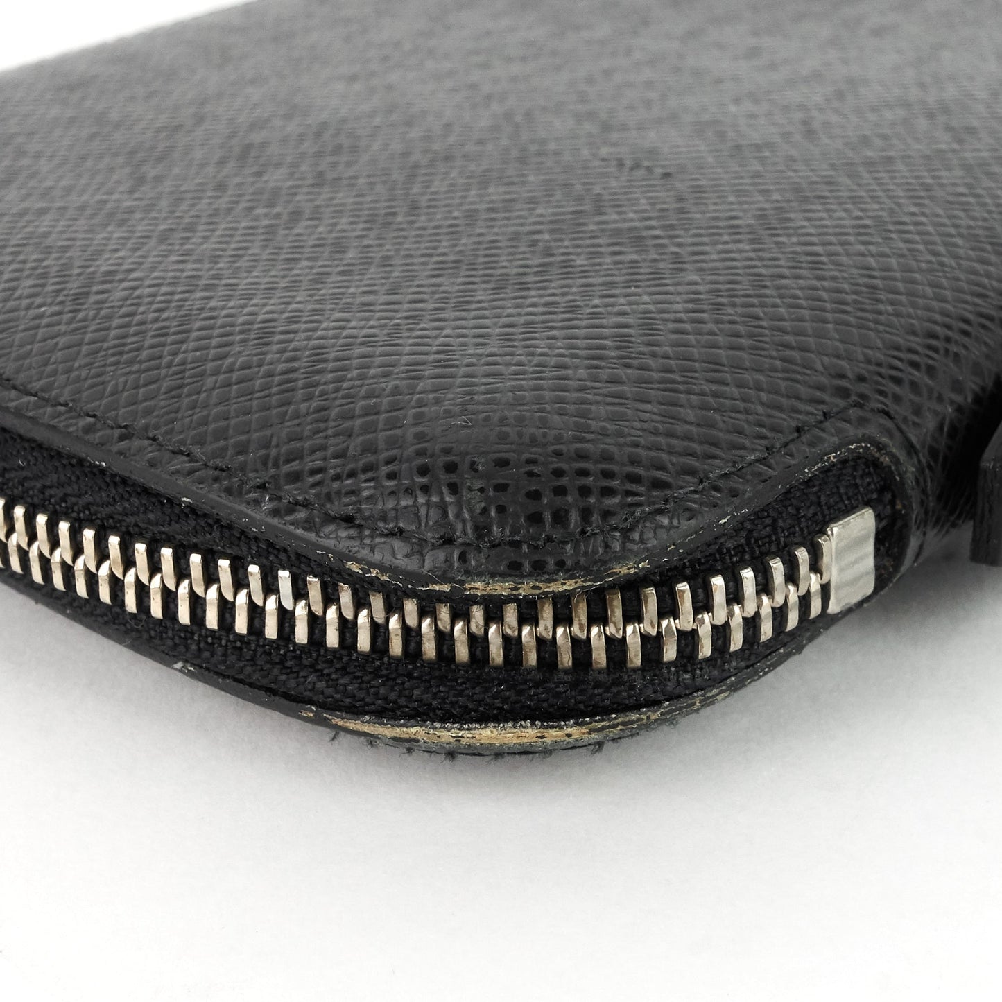 LOUIS VUITTON Atoll Taiga Leather Travel Organizer Bag
