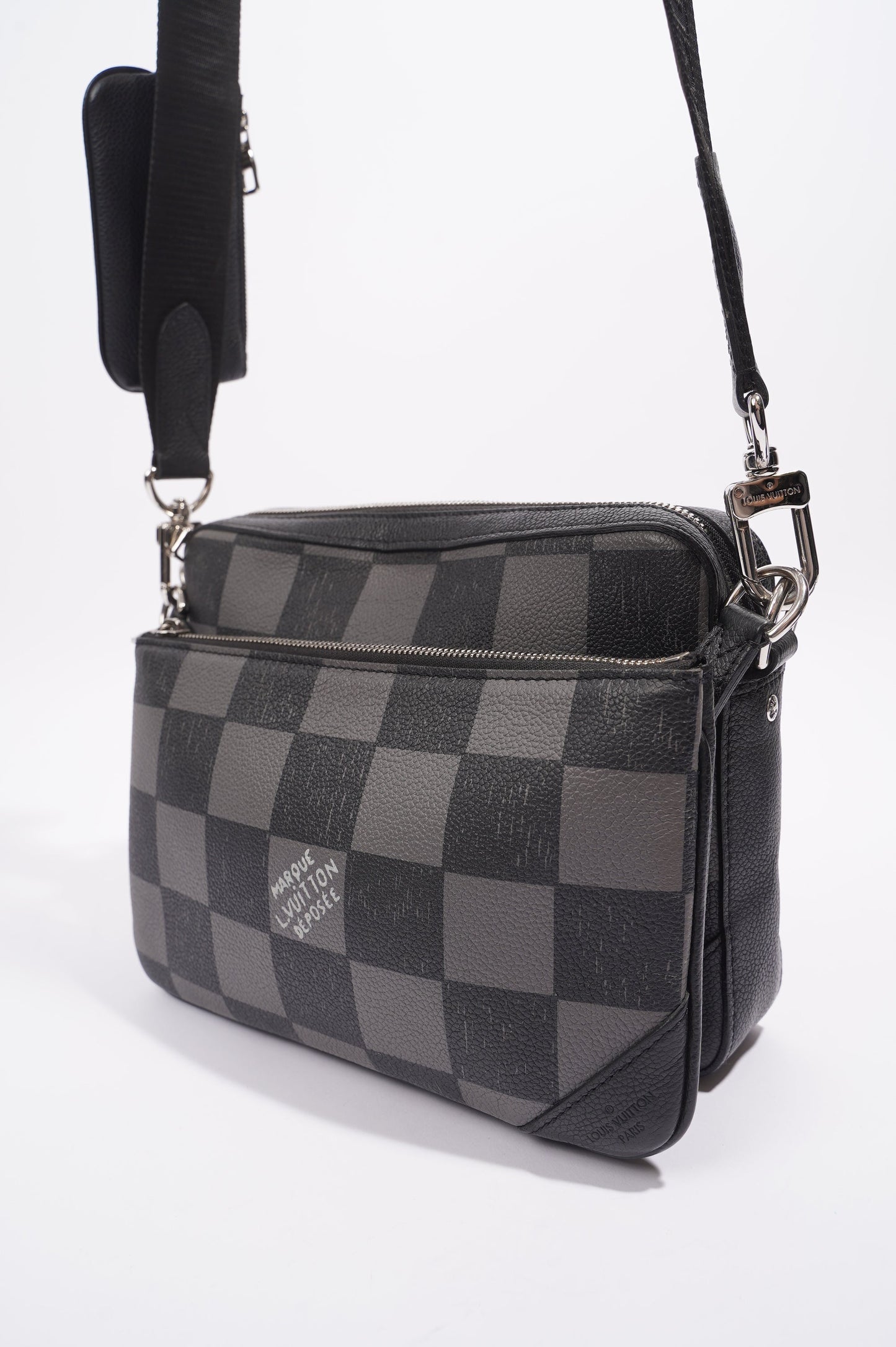 Louis Vuitton Damier Graphite 3D Trio Messenger 3D Monogram