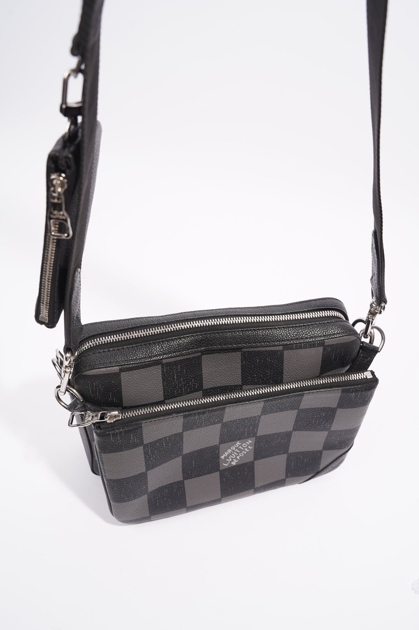 Louis Vuitton Damier Graphite 3D Trio Messenger 3D Monogram