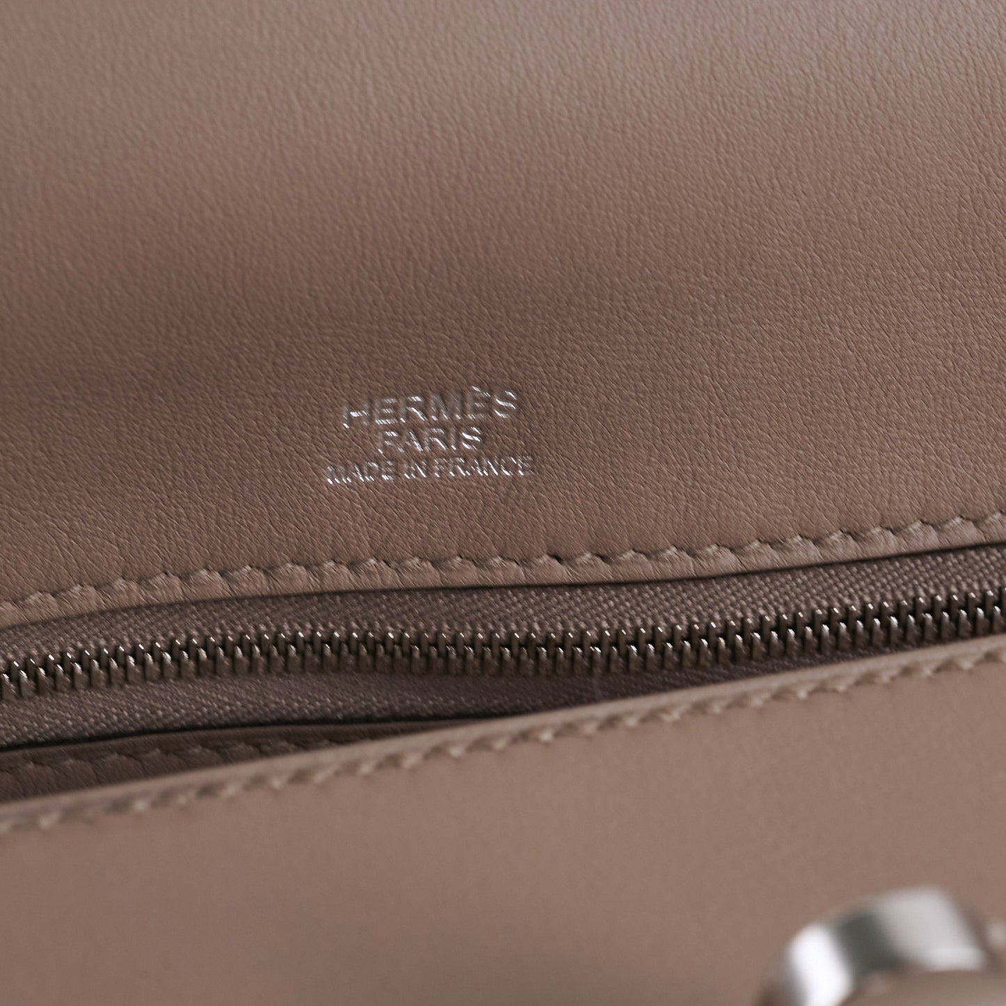 Hermes Van Cattle 24/24-35 Gris Asphalte Taurillon Stamp D (2019)