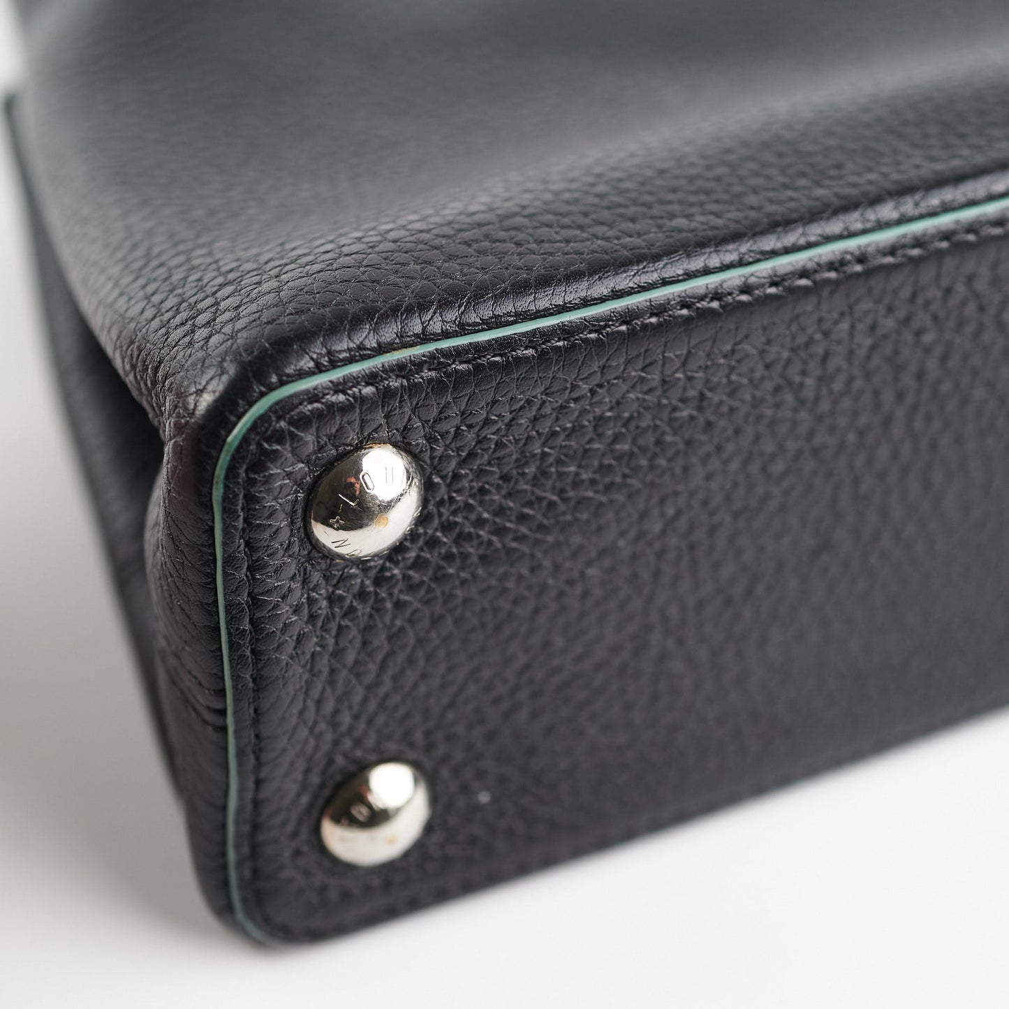 19/7- Louis Vuitton Capucines BB Taurillon Black