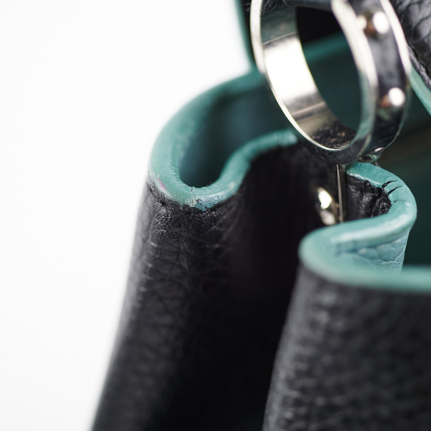 19/7- Louis Vuitton Capucines BB Taurillon Black