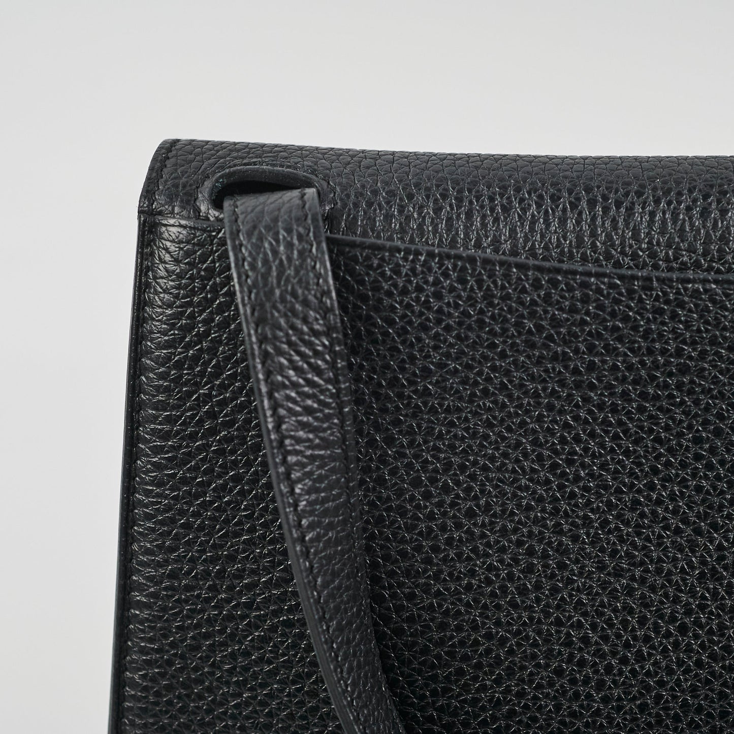 Hermes Hazlan 31cm Black - A Stamp