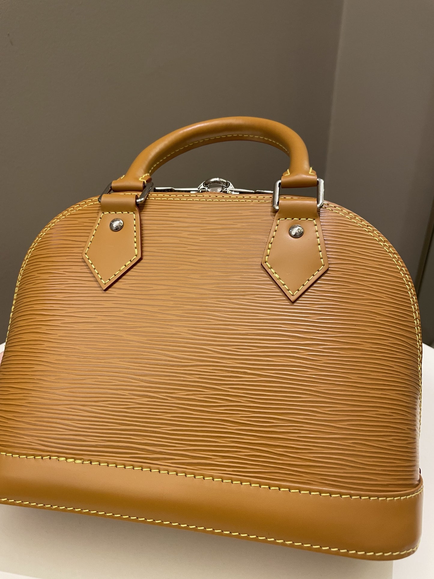 Louis Vuitton Alma BB Gold Miel Epi