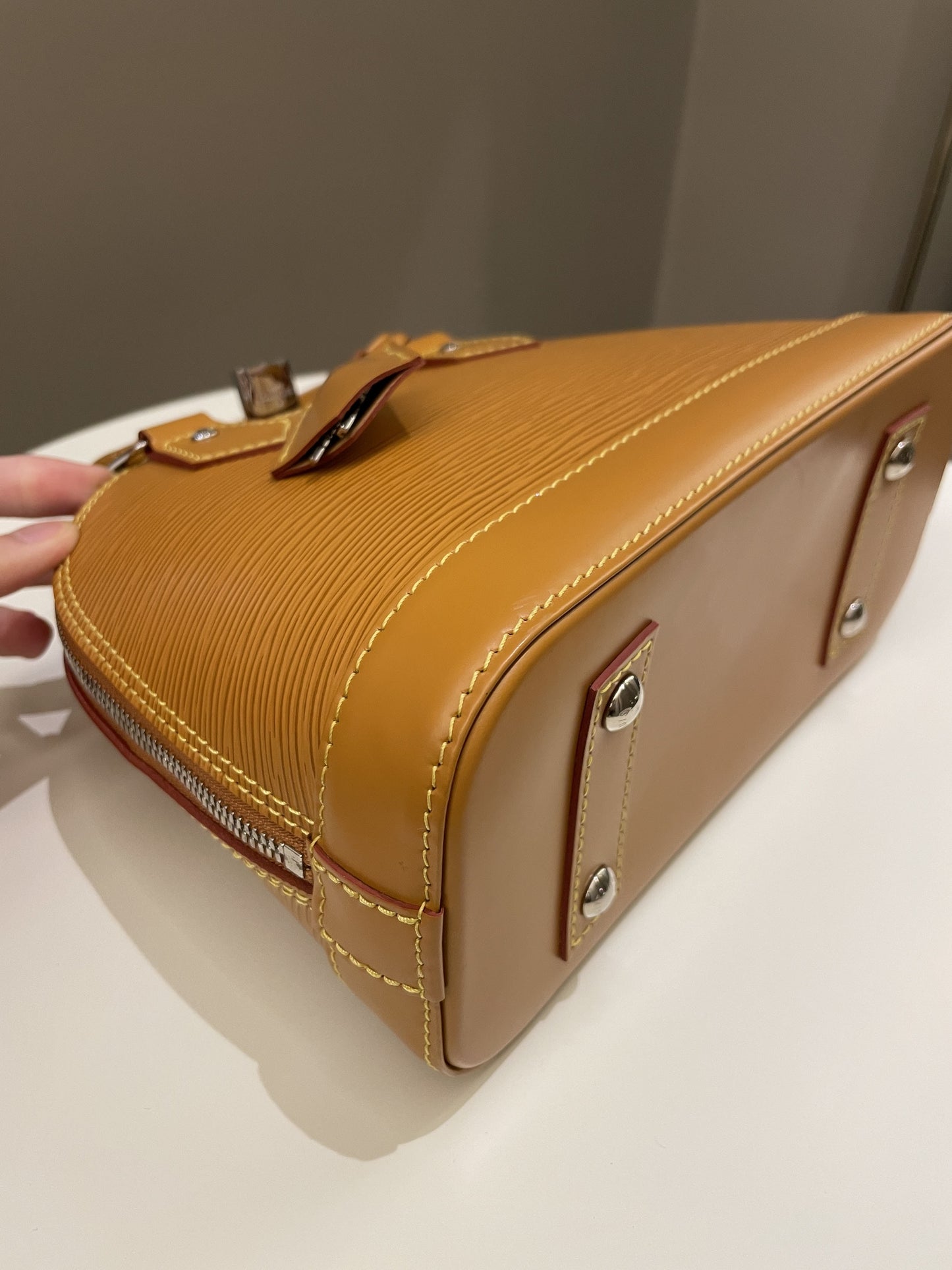 Louis Vuitton Alma BB Gold Miel Epi
