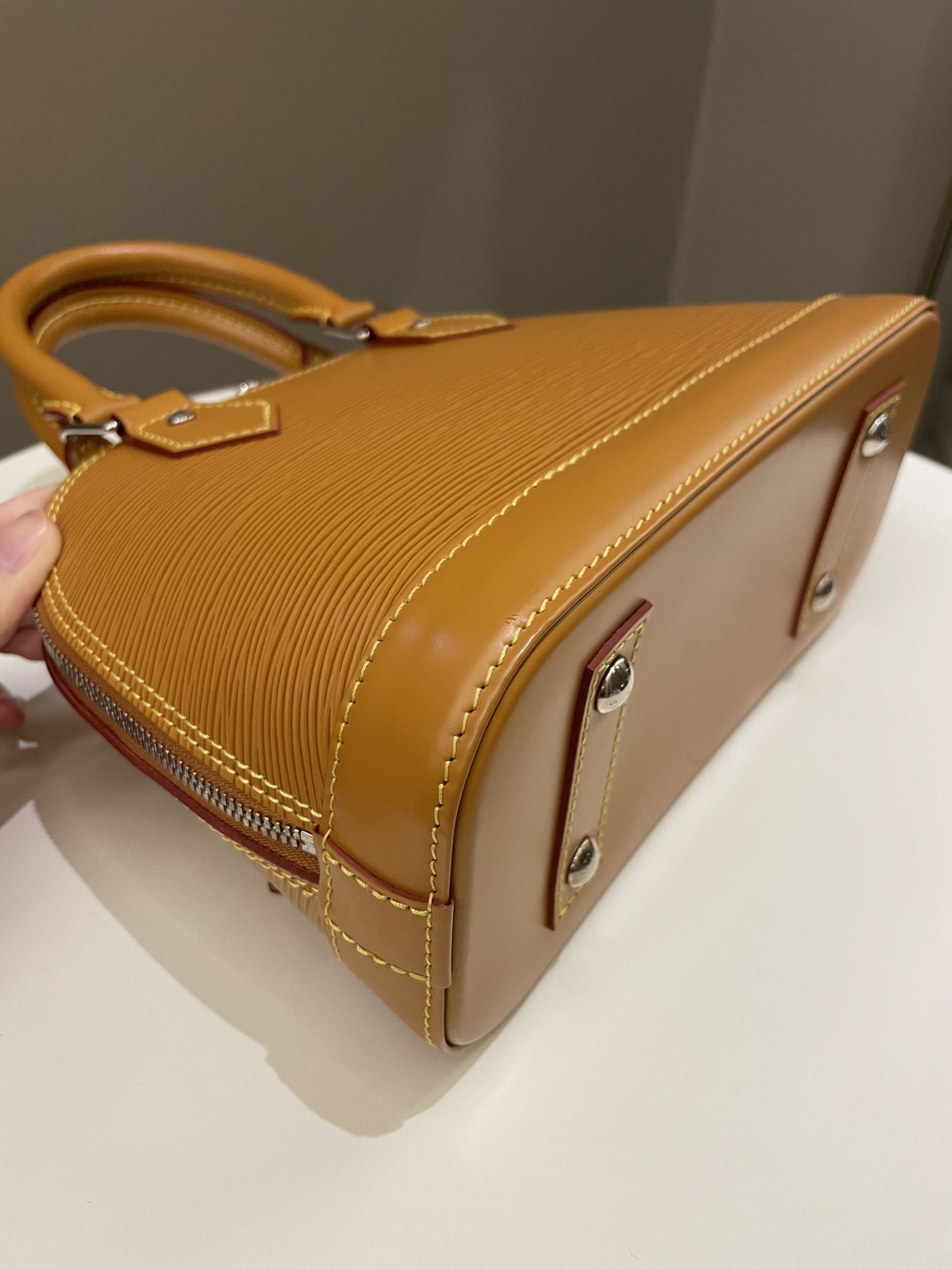 Louis Vuitton Alma BB Gold Miel Epi