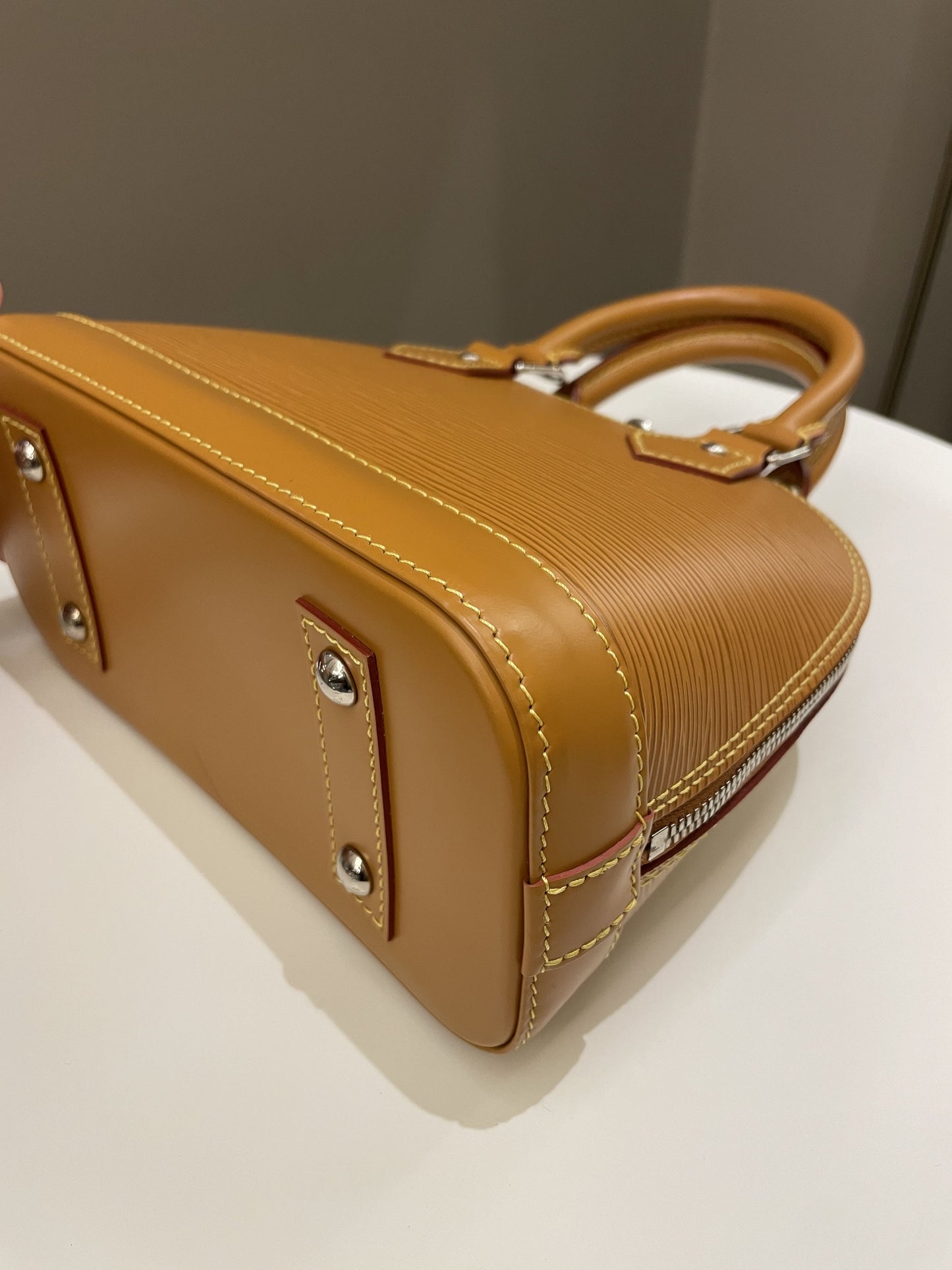 Louis Vuitton Alma BB Gold Miel Epi