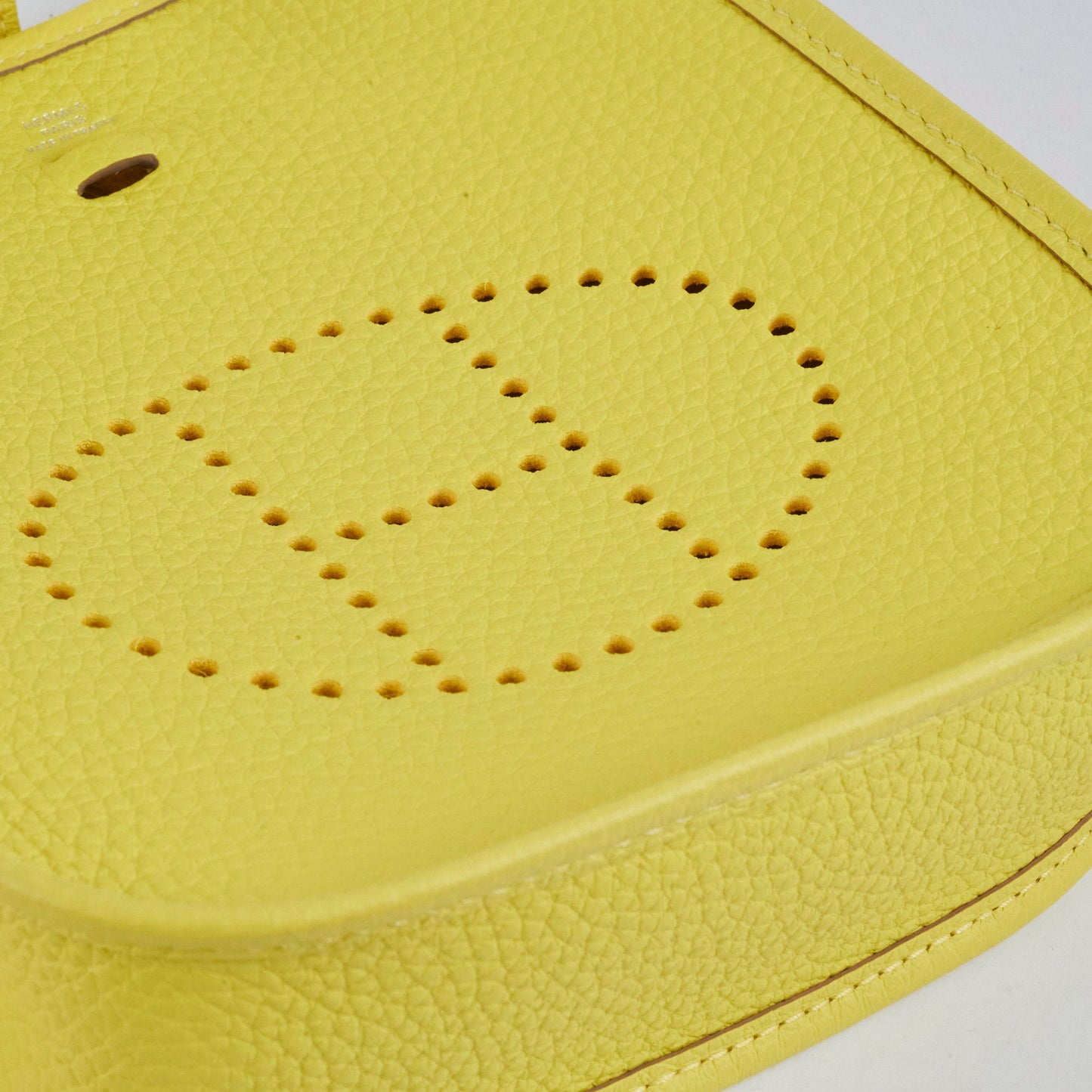 Hermes Mini Evelyne 16 - U stamp