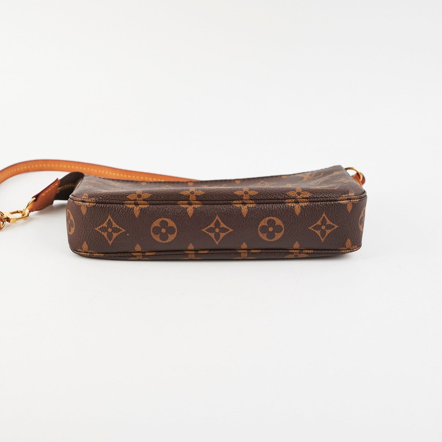 HOLD RT ITEM 27 - Louis Vuitton Pochette Accessoires Monogram - Microchipped