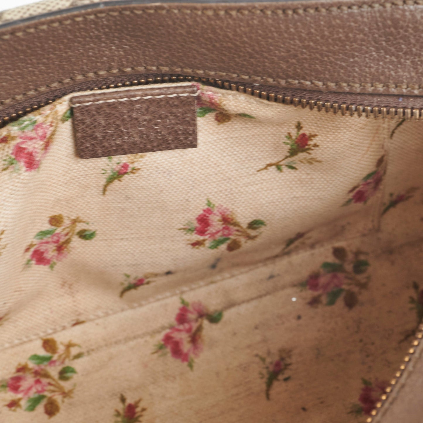 Gucci Neo GG Supreme Messenger Bag