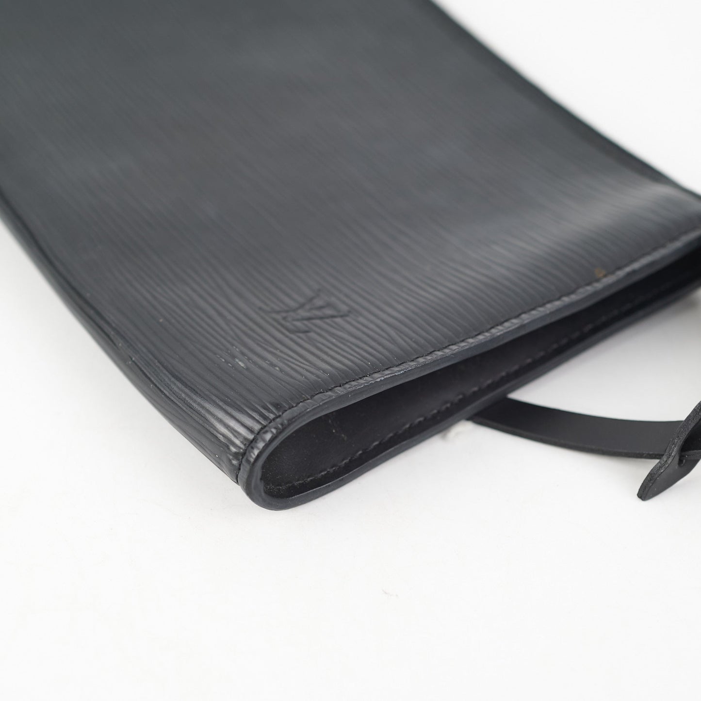 ITEM 24 - Louis Vuitton Epi Pochette Black