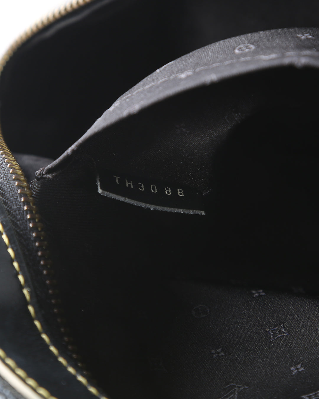 LOUIS VUITTON Black Suhali Leather Le Radieux Shoulder Bag