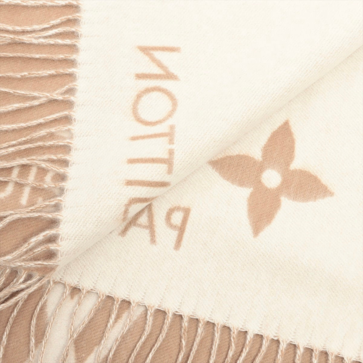 ITEM 16 - Louis Vuitton Reykjavik Cashmere Scarf Beige