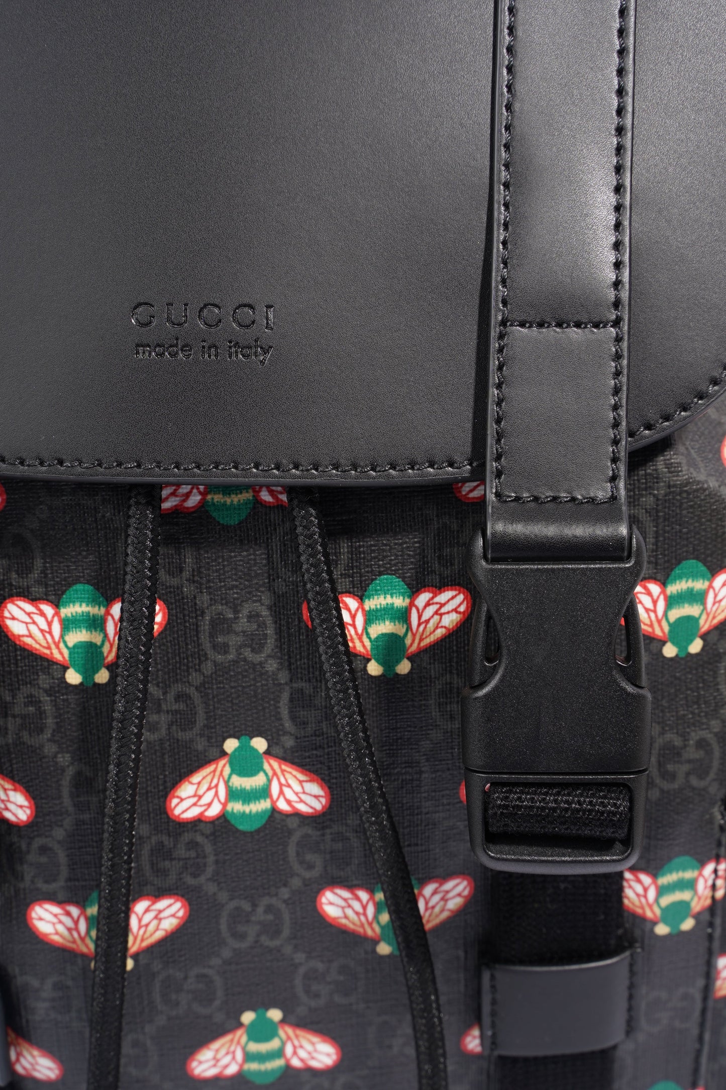 Gucci GG Supreme Bee Backpack Black / Red And Green Bee Print Coated Canvas