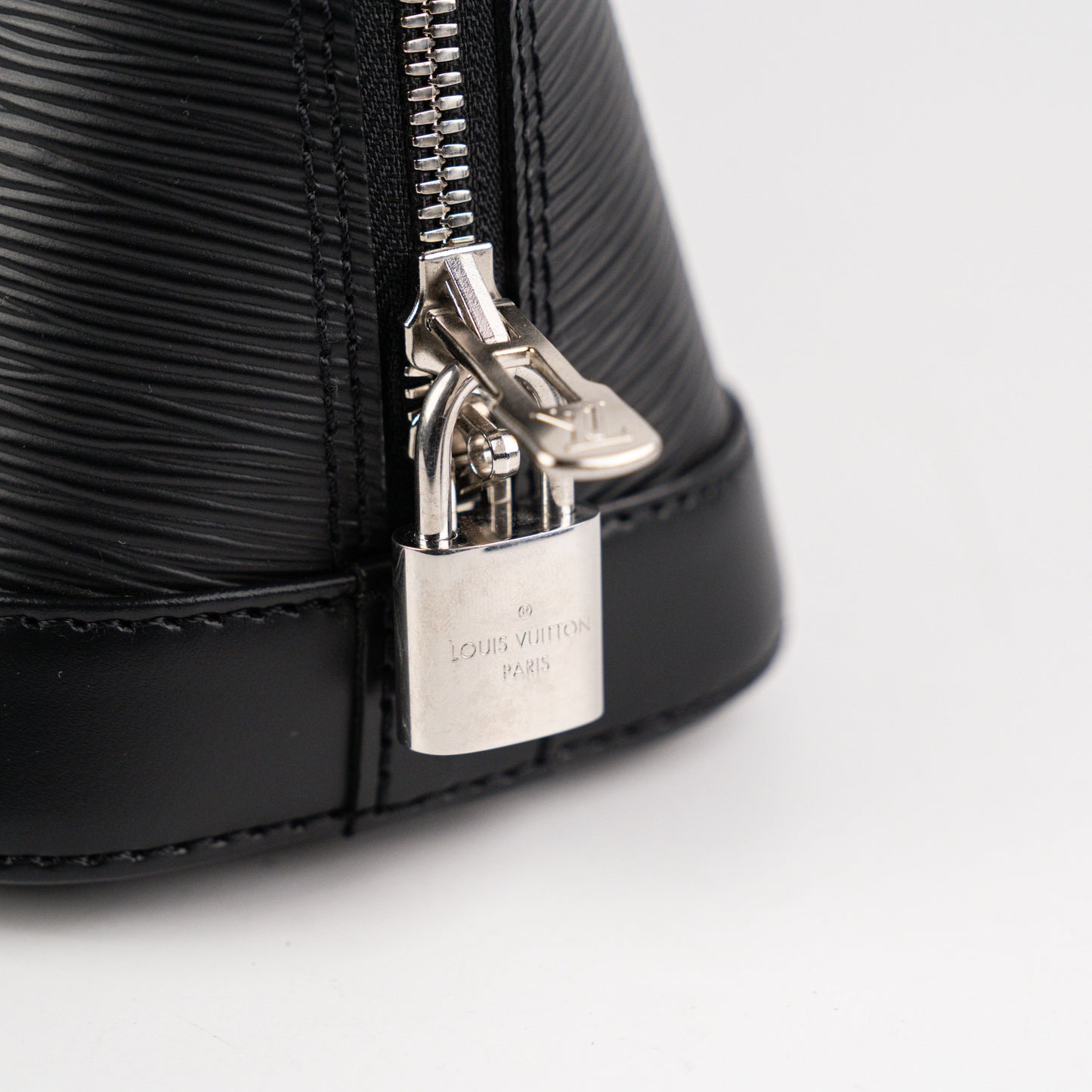 Louis Vuitton Alma BB Epi Black