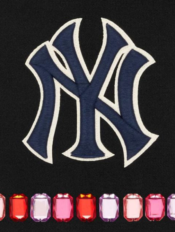 Gucci Wool NY Yankees Crystal Embellished Scarf in Black