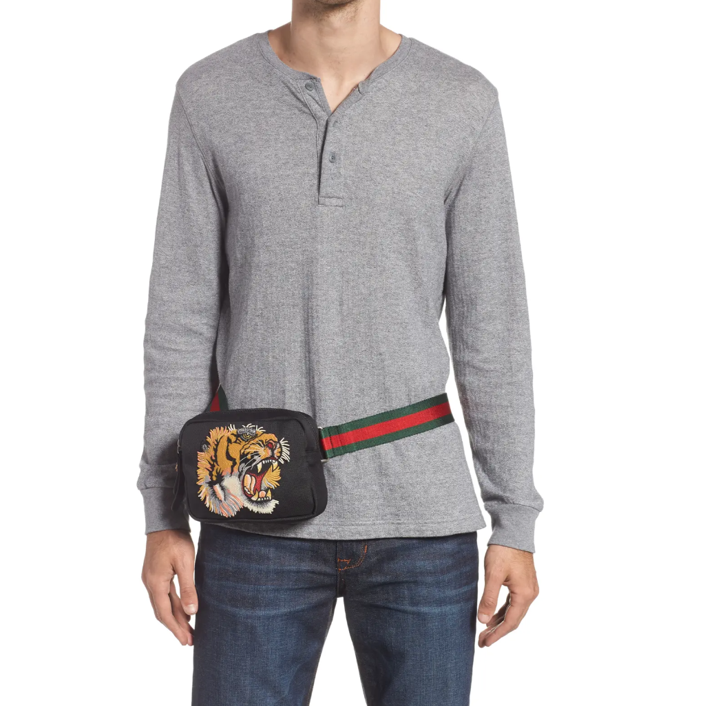 Gucci Embroidered Tiger Messenger Bag in Black