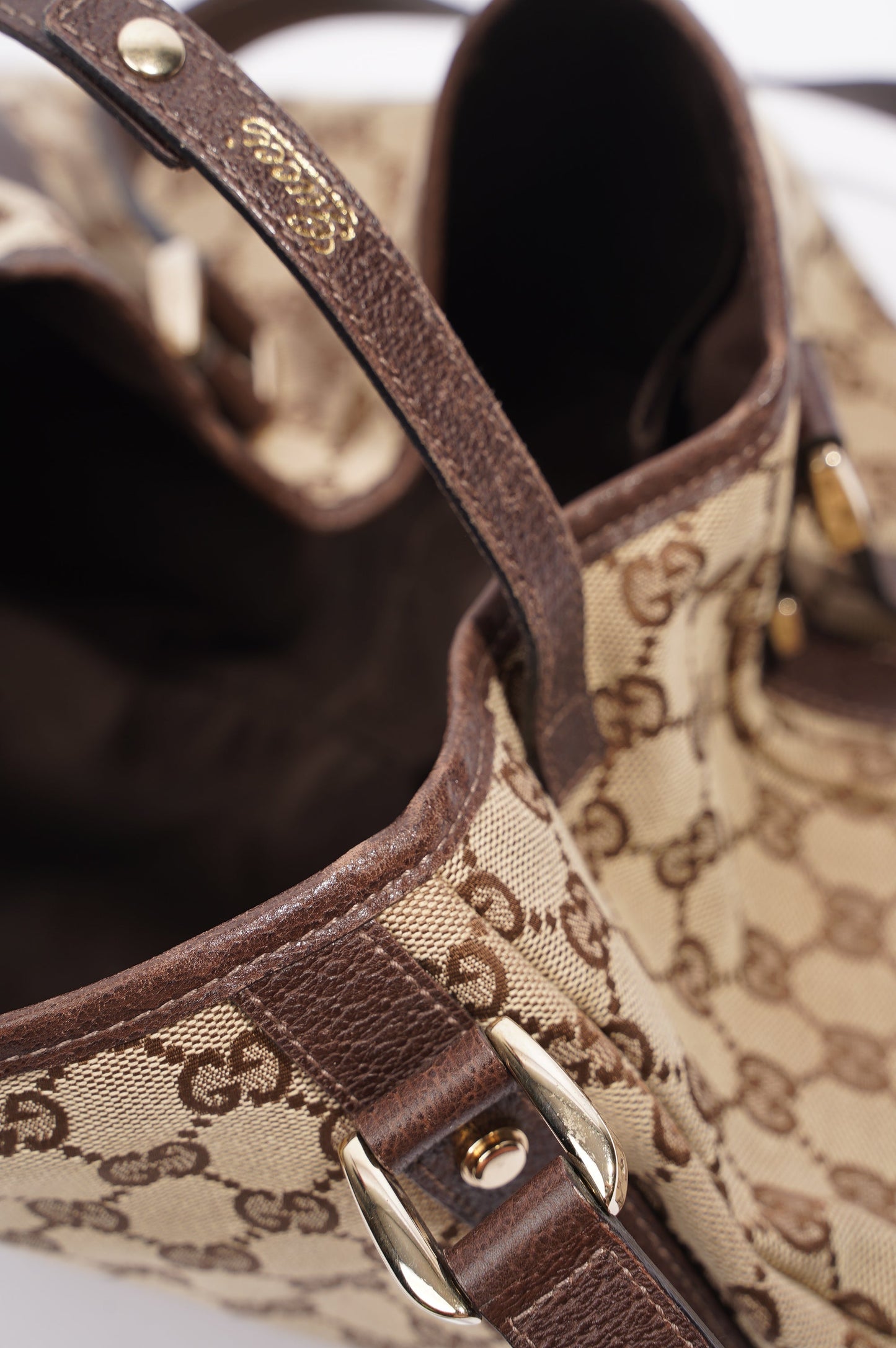 Gucci Pelham Shoulder Bag Supreme Canvas