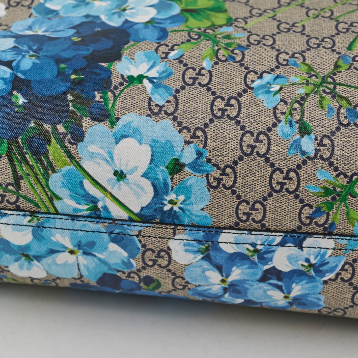 Gucci GG Supreme Medium Blooms Tote