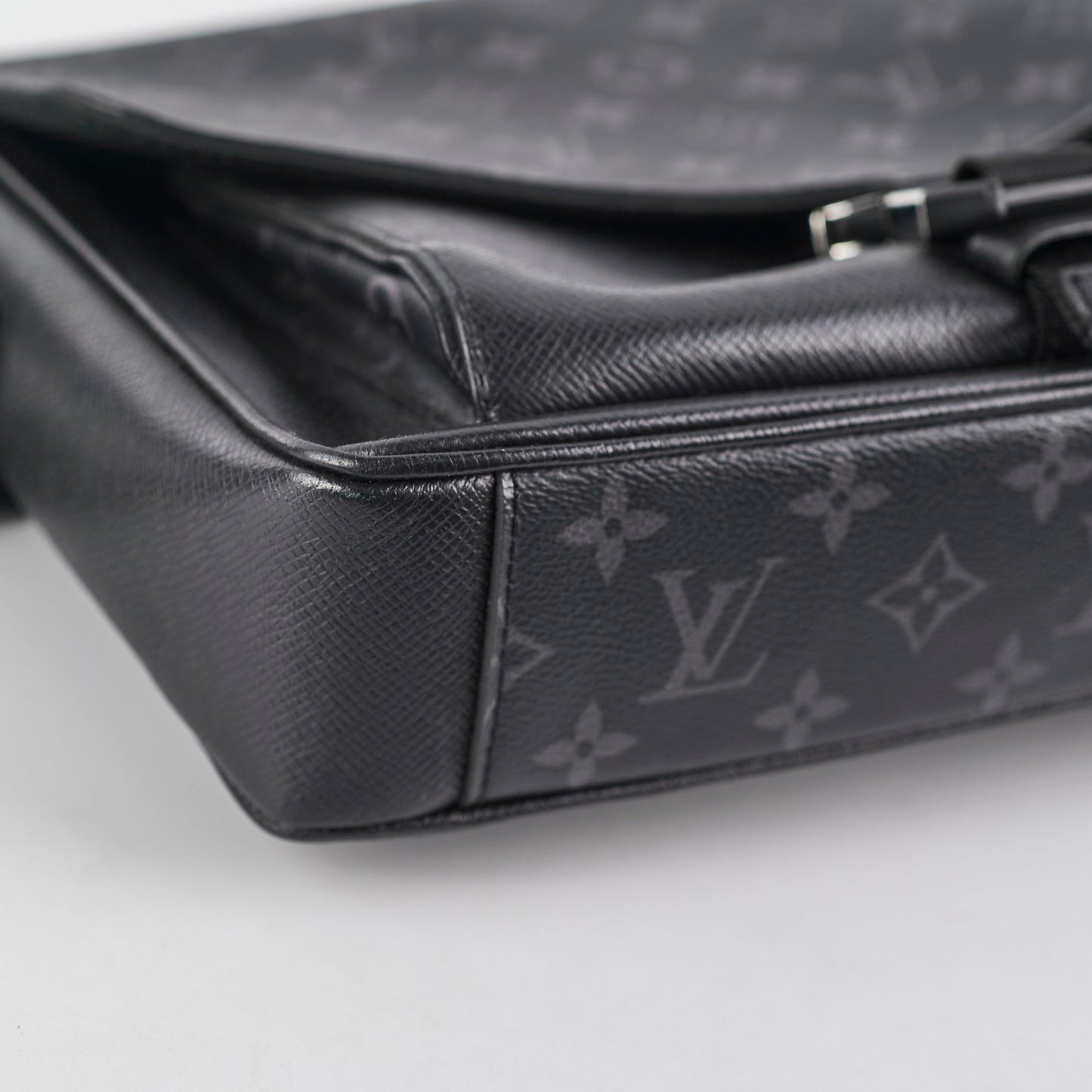 Louis Vuitton Damier Ebene Messenger Black