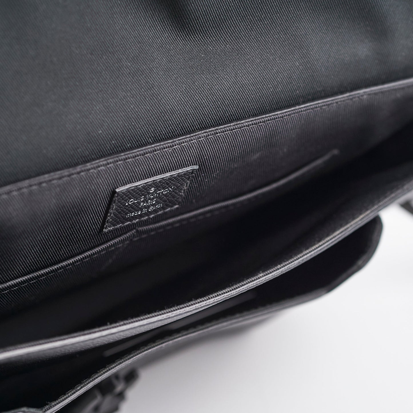Louis Vuitton Damier Ebene Messenger Black