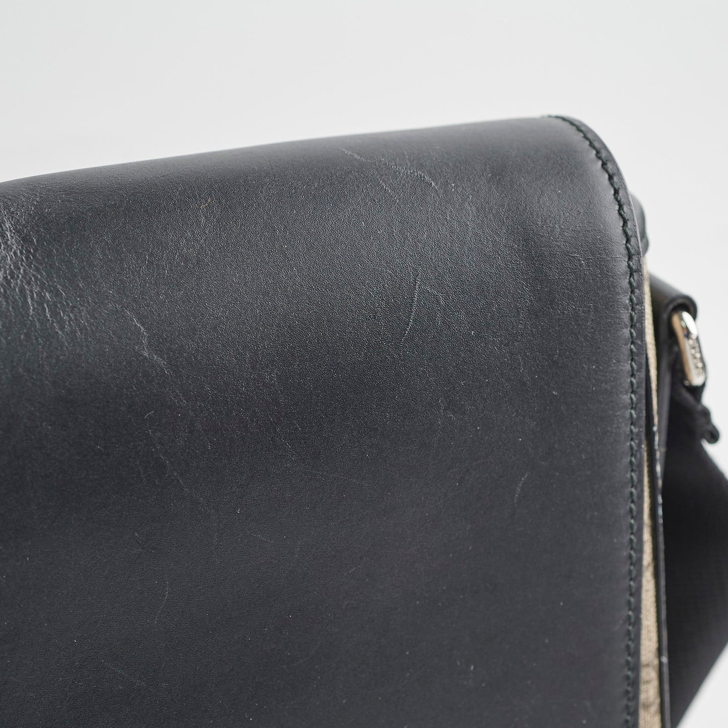 Gucci GG Surpreme Monogram Messenger Bag