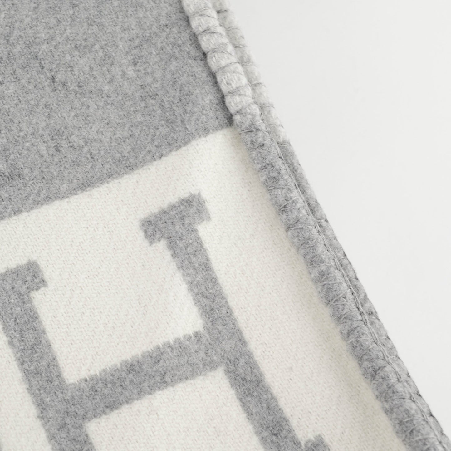 Hermes Avalon Throw Blanket Ecru and Gris Clair